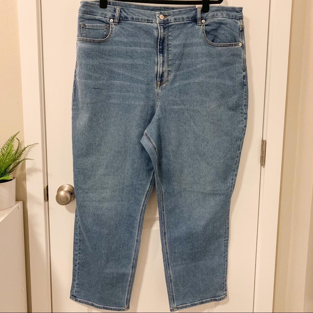 NEW WITH TAGS AE Stretch Mom Jeans